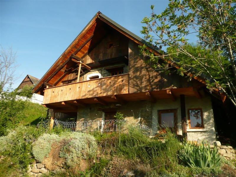De beaux chalets typiques jalonnent le sentier