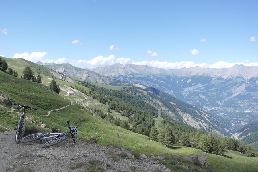 Départ col d'Allos au loin.