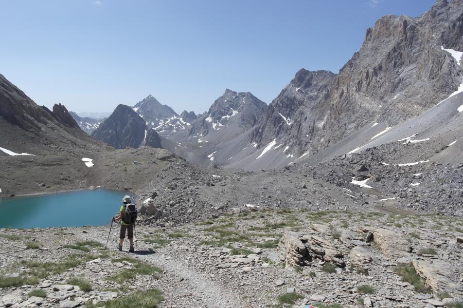 Descente vers le bivouac Berenghi