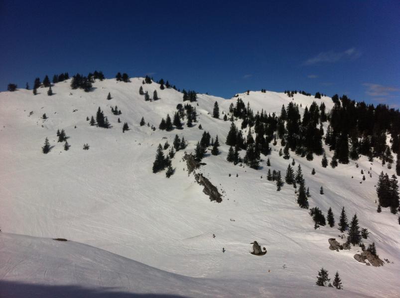 Deux skieurs répeautent pour Lechaud...