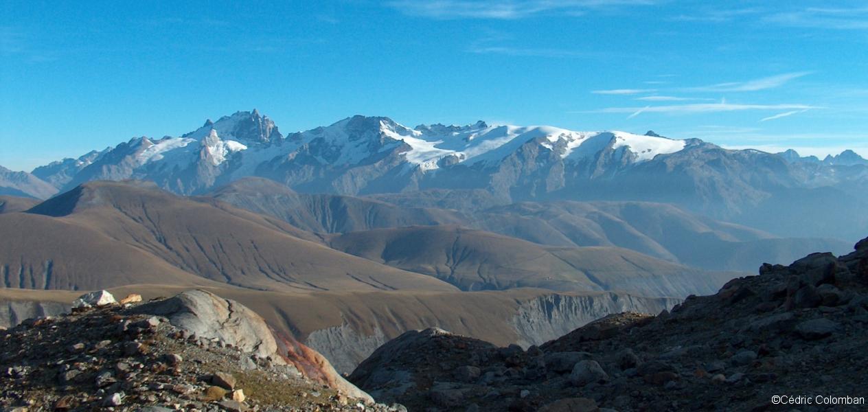 Du Lac des Quirlies vers le Massif des Ecrins.