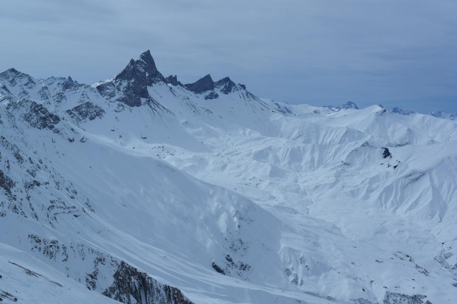 Du sommet, les aiguilles d'Arves.