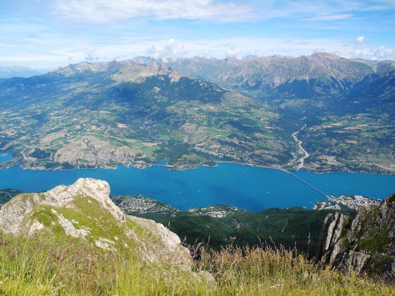 Du sommet, une branche du lac &amp; le Pont de Savines