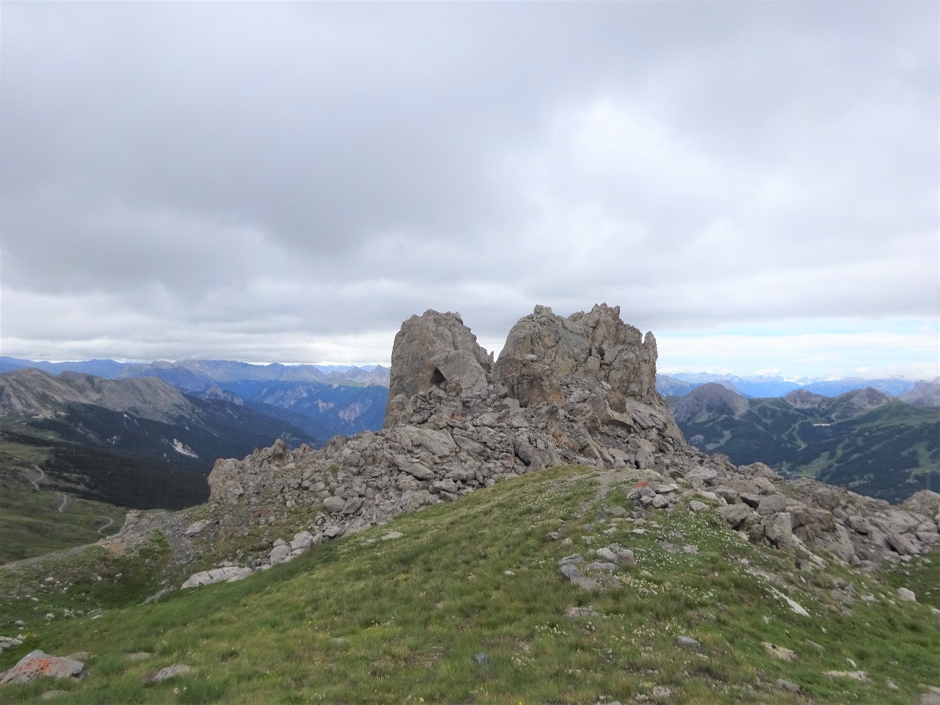 Dans la montÃ©e cÃ´tÃ© sud du Grand ArÃ©a