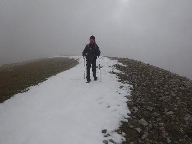 Dans le nuage sur la crÃªte sommitale