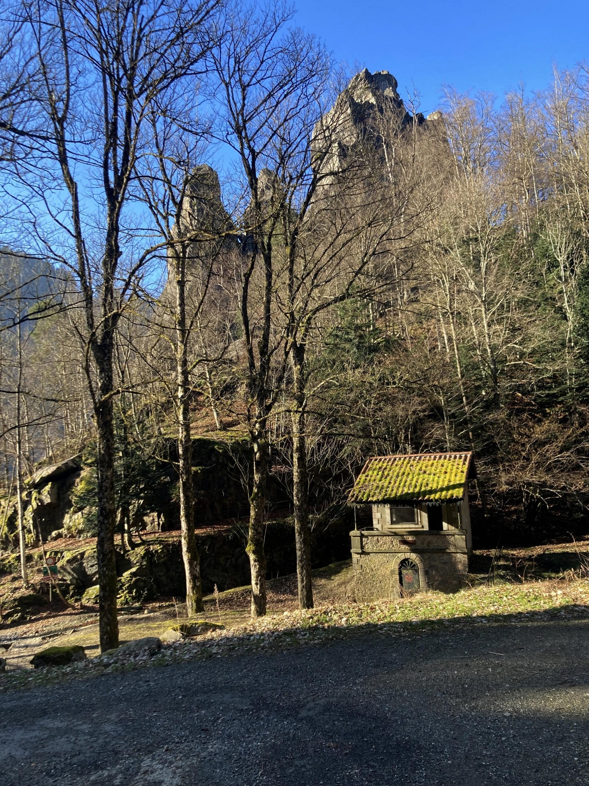 Dans la montée vers la digue