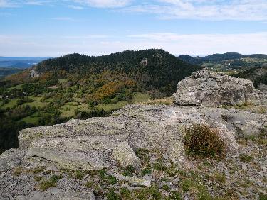 DerriÃ¨re la plateforme et le sommet, le Mont Chanis