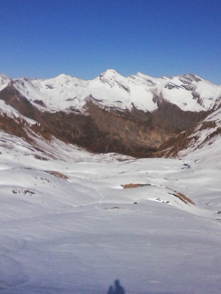 dÃ©but du raidillon , avant la crÃªte nord-ouest ; vue de g Ã  d : rougnous-roc blanc- couleau-rochelaire-tÃªte de vautisse