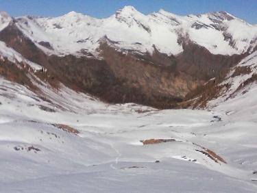 dÃ©but du raidillon , avant la crÃªte nord-ouest ; vue de g Ã  d : rougnous-roc blanc- couleau-rochelaire-tÃªte de vautisse