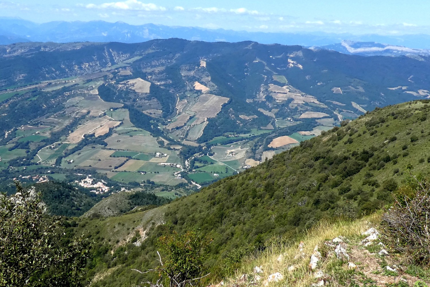 Thoard, Vaumuse, Montagne de la Baume depuis la descente de la crÃªte