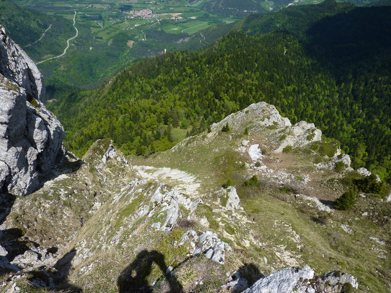 Depuis le sommet, vue plongeante sur la fin du couloir nord.