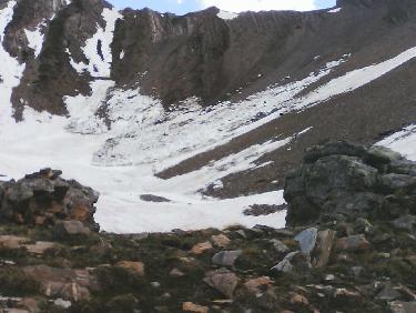 dernier replat avant le col : avalanches et pente dÃ©capÃ©e conne une toile cirÃ©e
