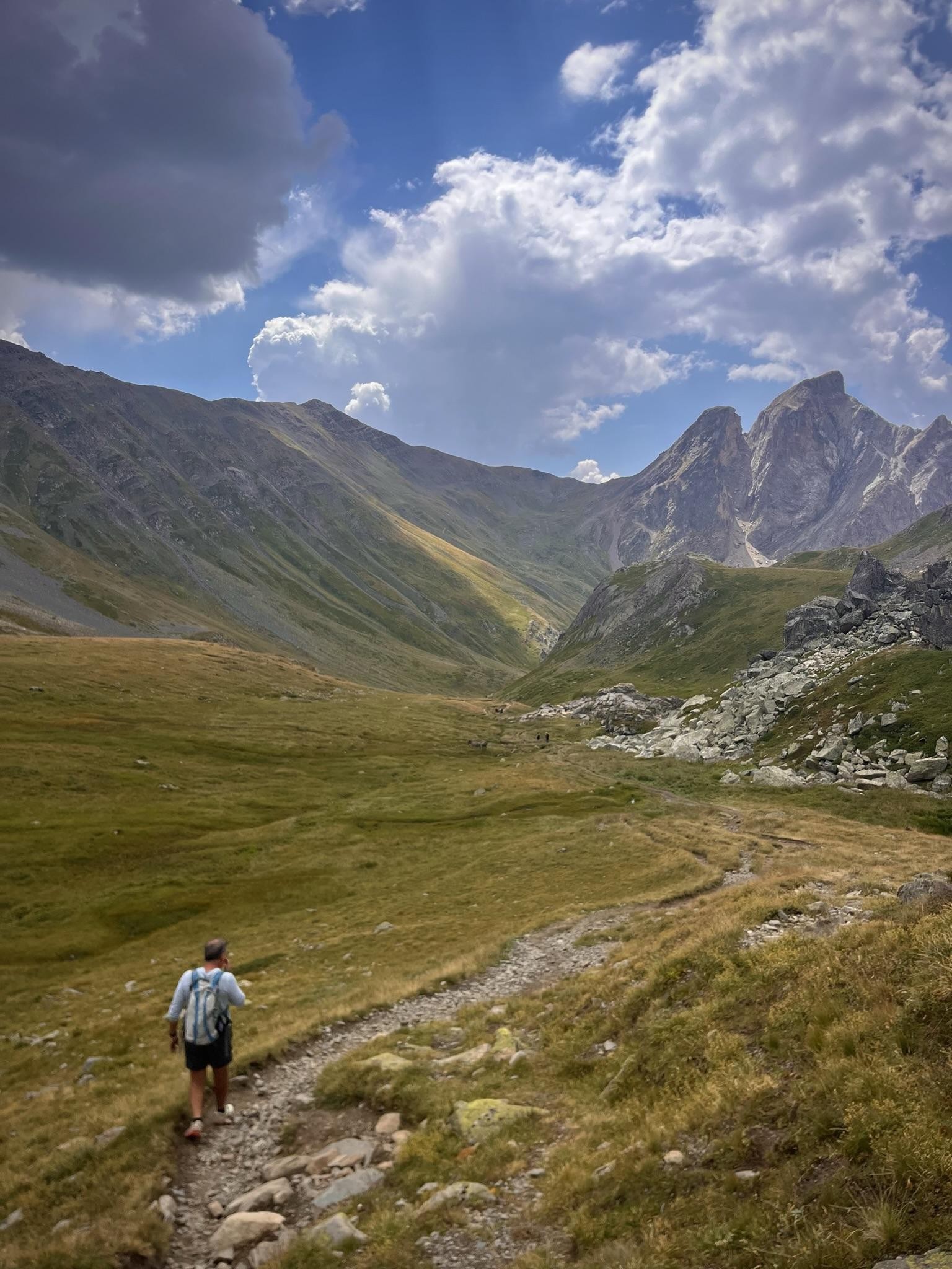 Descente .... Aiguillette du Lauzet au fond 