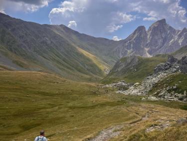 Descente .... Aiguillette du Lauzet au fond 