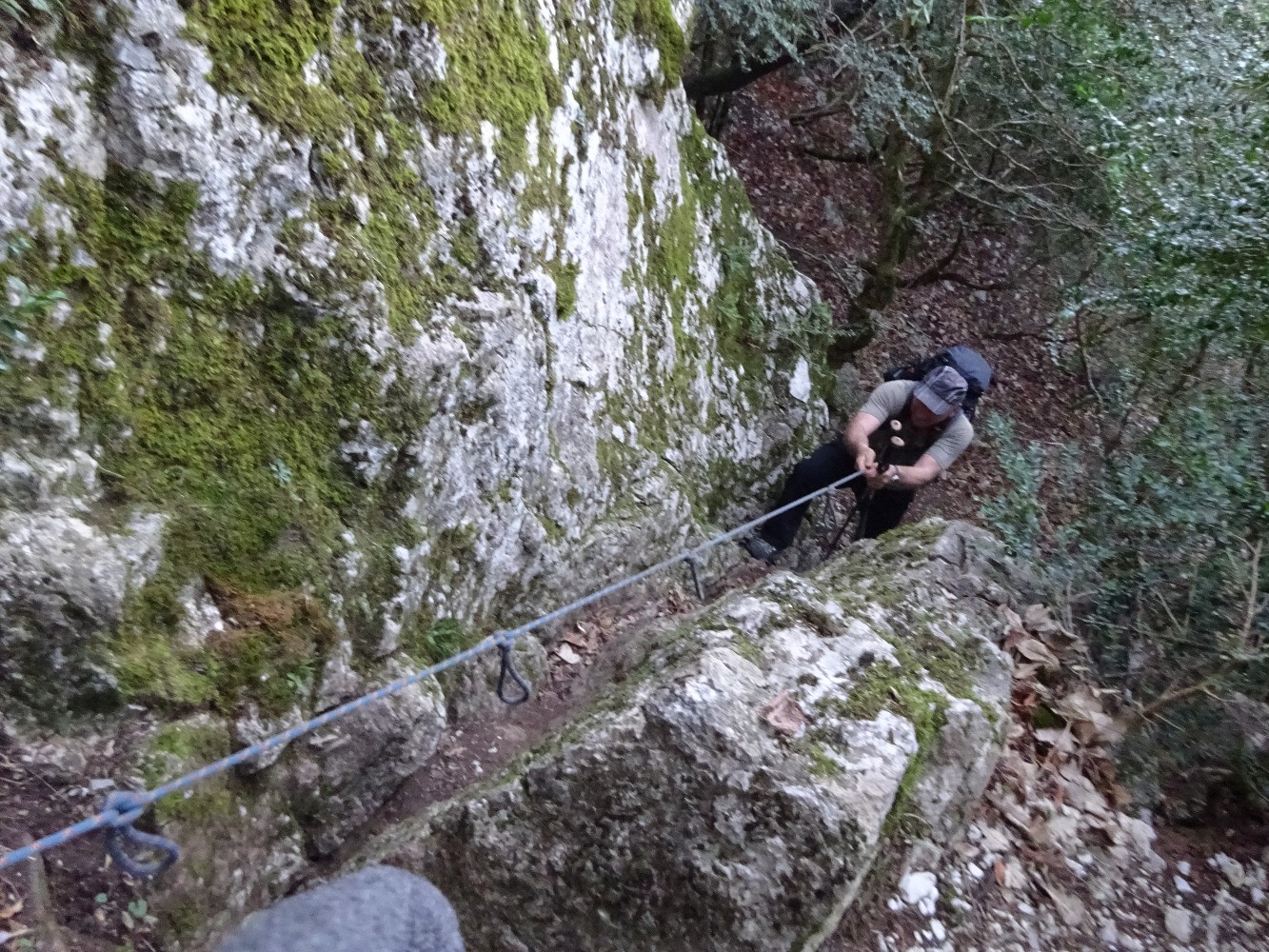 Descente de la grotte des Peyrourets