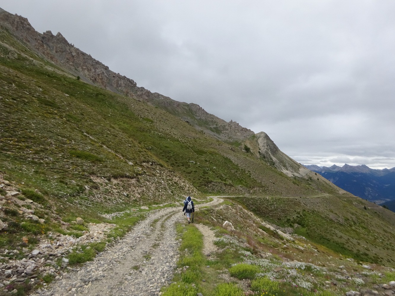 Descente du col de BuffÃ¨re par l'ancienne piste militaire