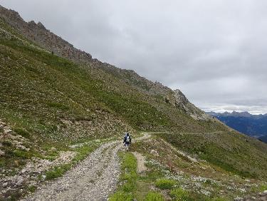 Descente du col de BuffÃ¨re par l&apos;ancienne piste militaire