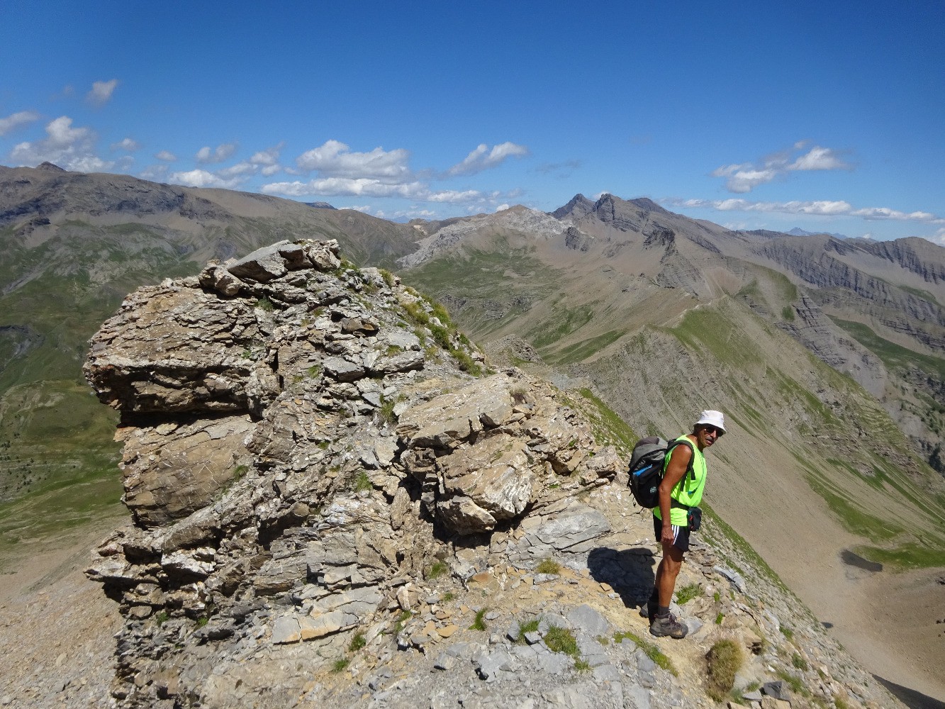 Descente du Mourre Froid vers la crÃªte de la Dent