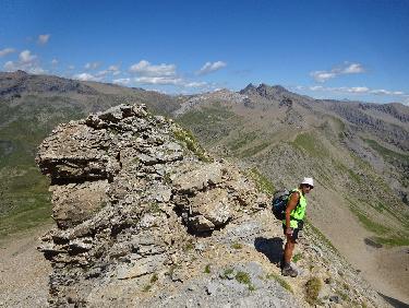 Descente du Mourre Froid vers la crÃªte de la Dent