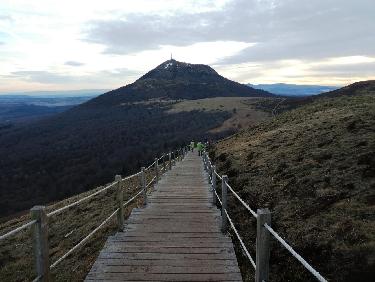 Descente du Puy Pariou par le grand escalier