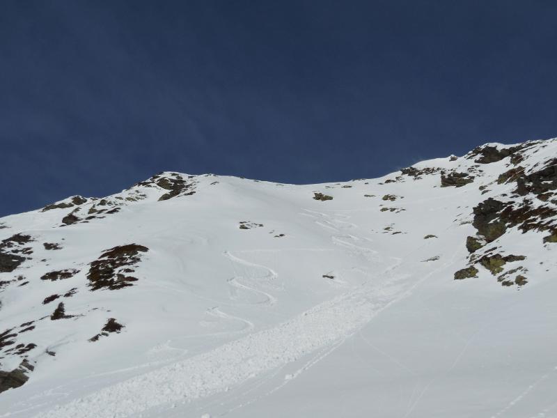 descente face Est en poudre réchauffée