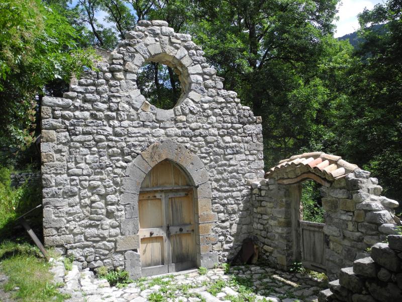 devant l'église
