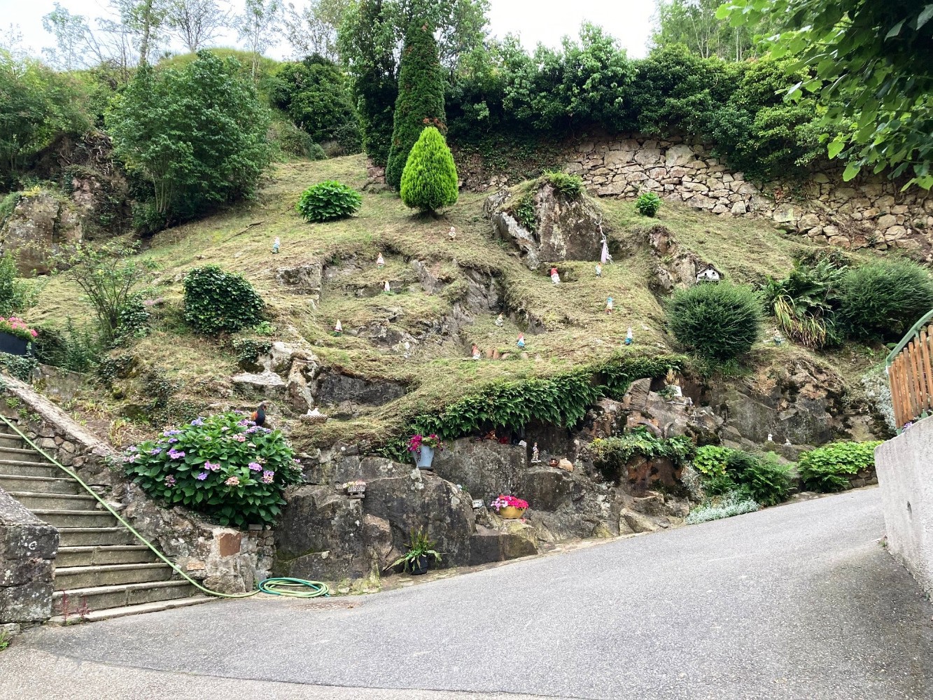 Doizieux, ses nains de jardin...