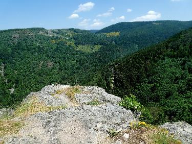 Du haut du Thoil vers le col du Rot (plein Est, au centre)