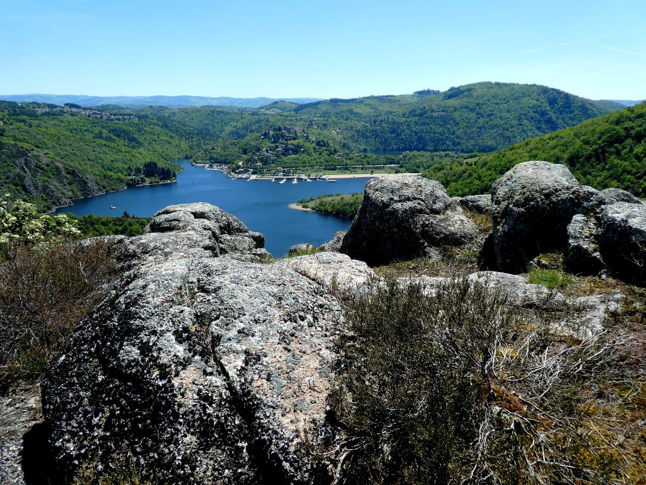 Du point haut de la crête : le port de St-Victor
