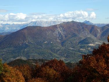 Du sommet, derriÃ¨re la Bigue, le Cheval Blanc et le Couard