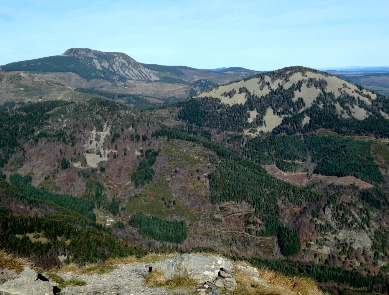 Du sommet, le MÃ©zenc et le Suc de Sara