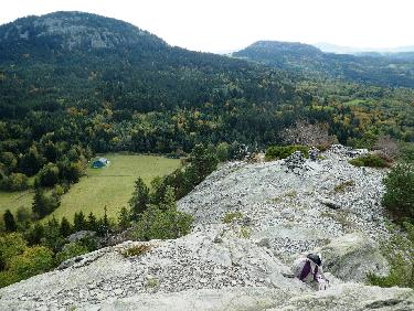 Du sommet, vue arriÃ¨re vers le Mounier et la Tortue (et mon sac Ã  dos...)