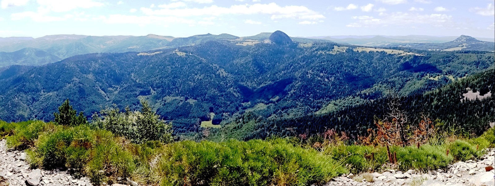 Du sommet vers le Sud : SÃ©poux (Ã  droite), Gerbier de Jonc...