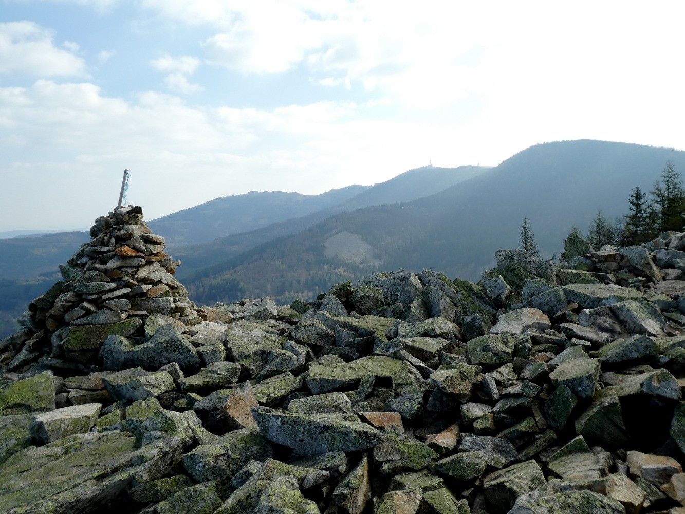 Du sommet vers les 3 Dents et l'Oeillon