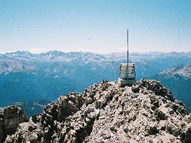 Du 2e (vrai) sommet vers le 1er: au fond Ã  gauche, Chambeyron et Font Sancte
