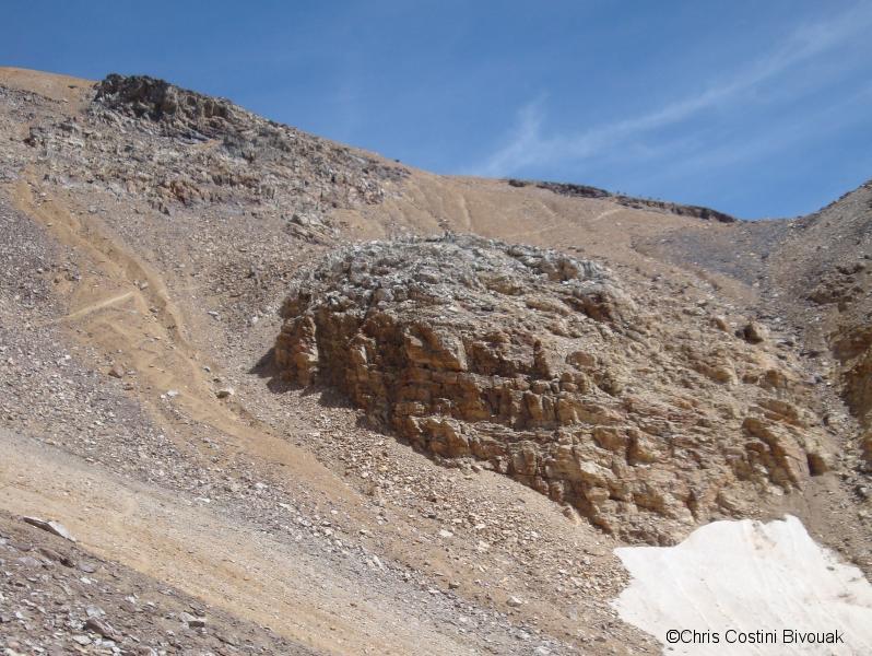 Eboulis jaunâtres sous le Mont Thabor