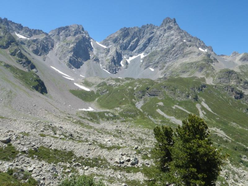 En approchant du lac