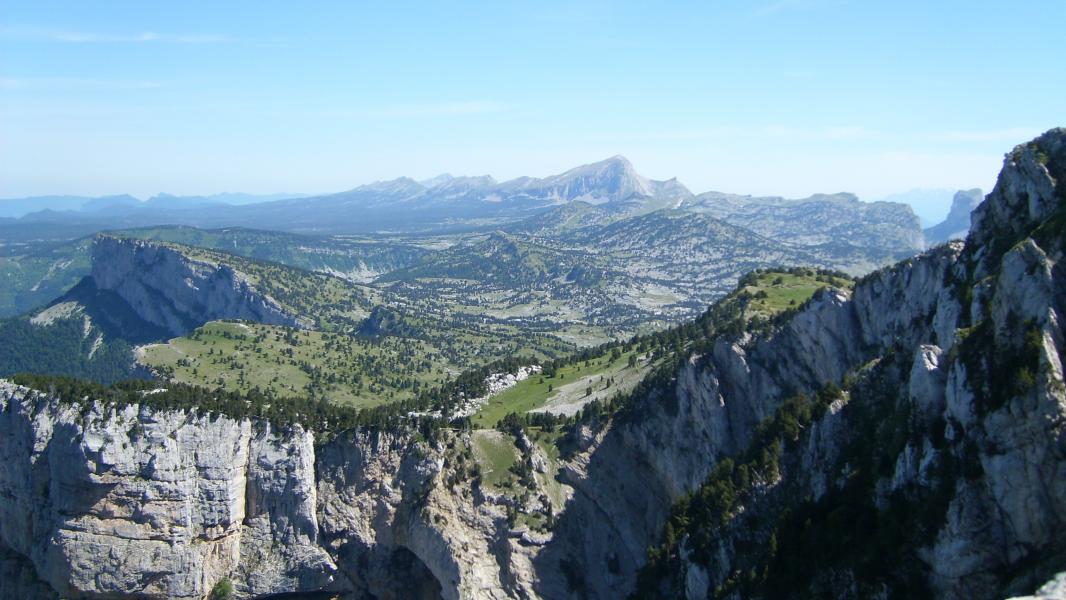 En débouchant sur la crête