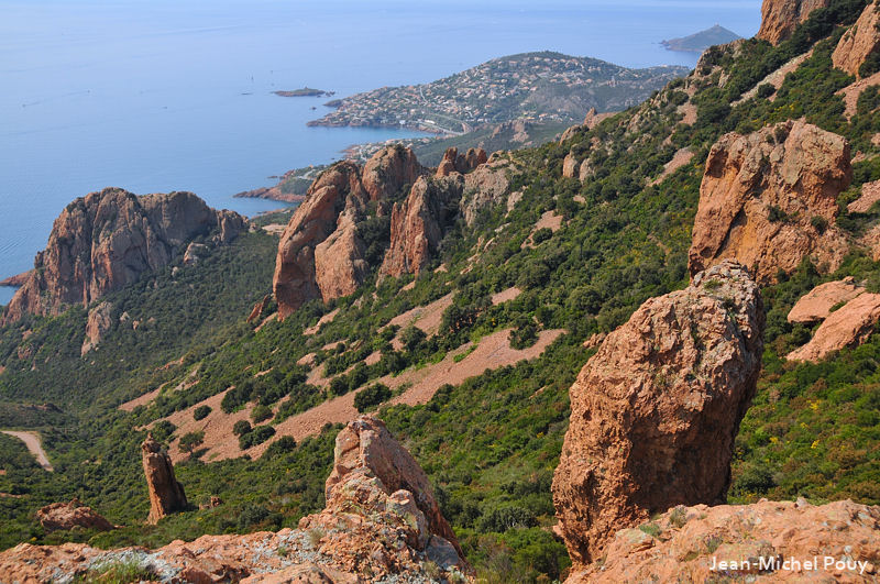 En montant au Pic du Cap Roux