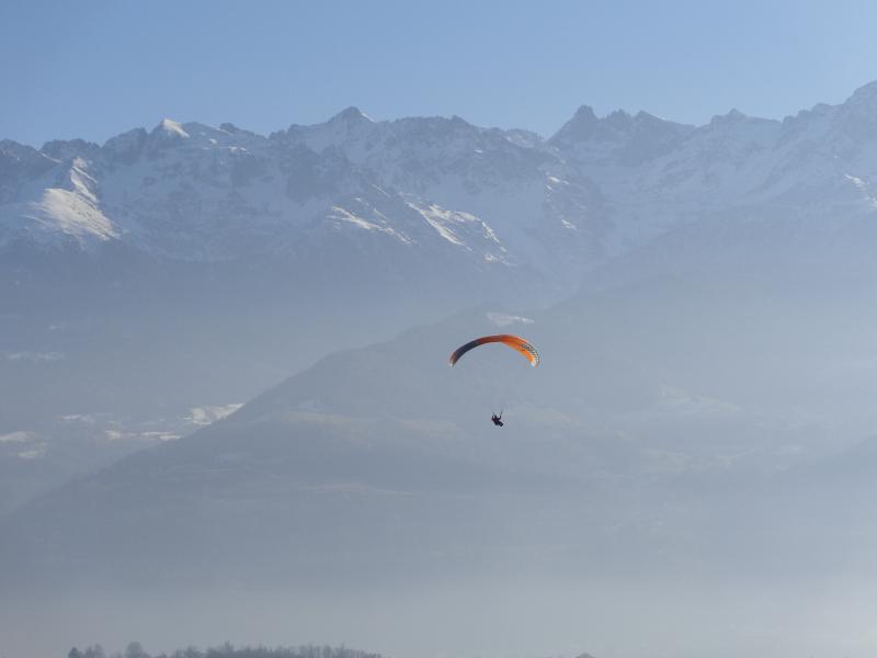 Entre ciel bleu et brume