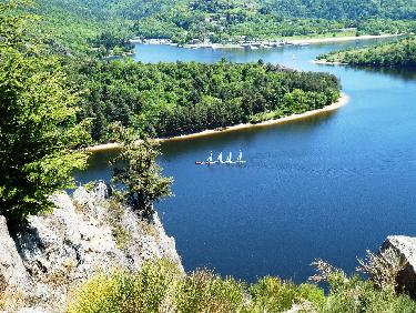 Ecole de voile en contrebas