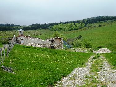 En arrivant Ã  la Jasserie, les dÃ©gÃ¢ts dÃ»s Ã  l&apos;incendie de 2019