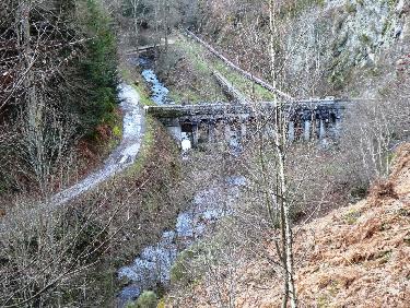 En bas (sentier rive gauche, Furan, vieux pont de la Ventellerie, canal de dÃ©rivation, conduite forcÃ©e)