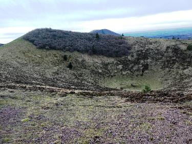 Sur la gauche, le vrai sommet du Puy Pariou