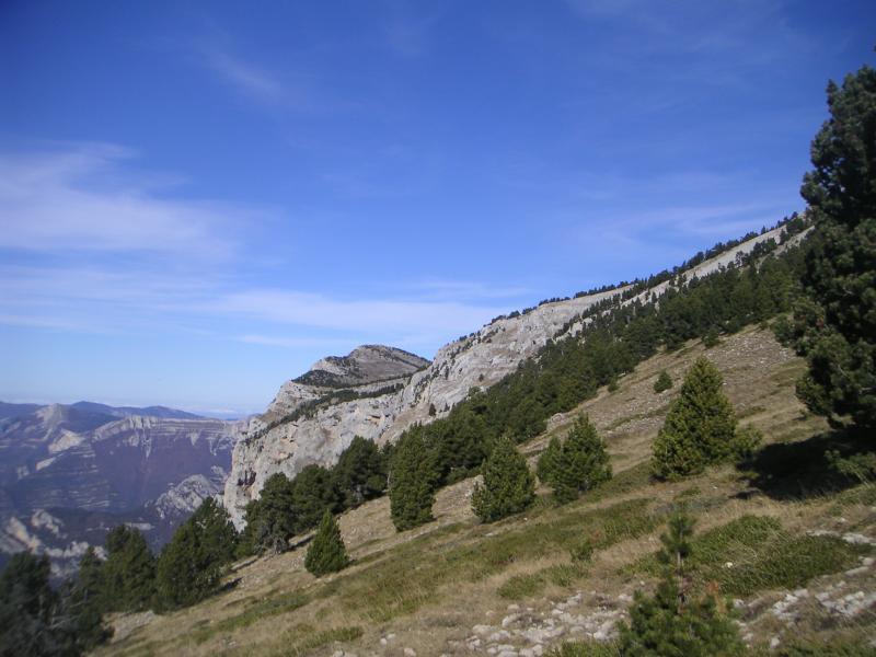 en montant