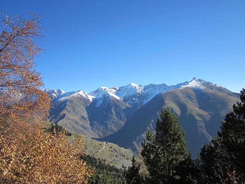en montant