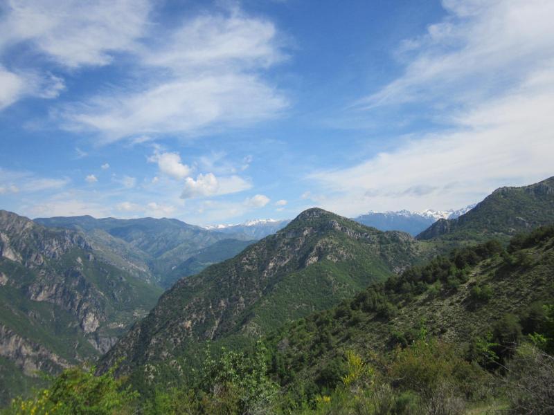 en montant