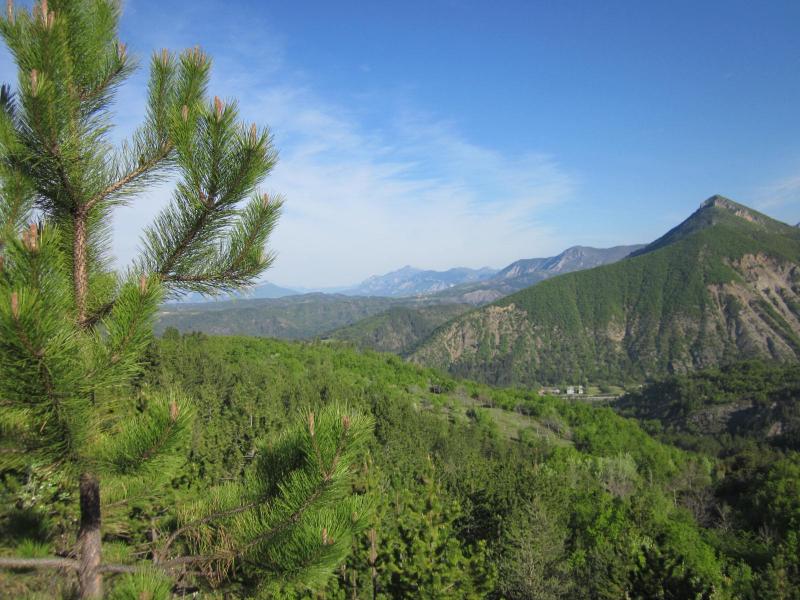 en montant
