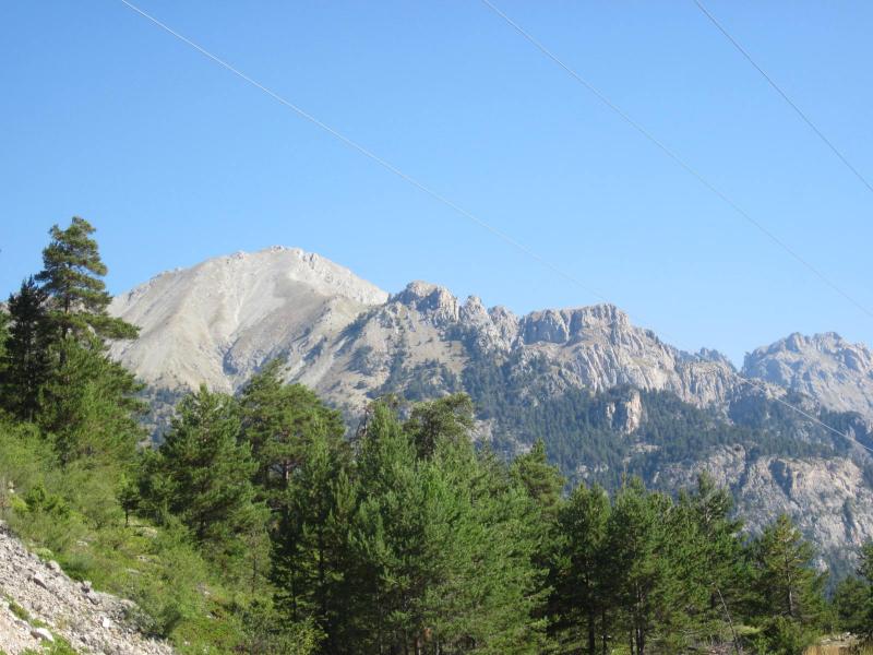 en montant