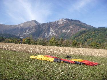 Grand Champ d&apos;atterrissage sous le sommet